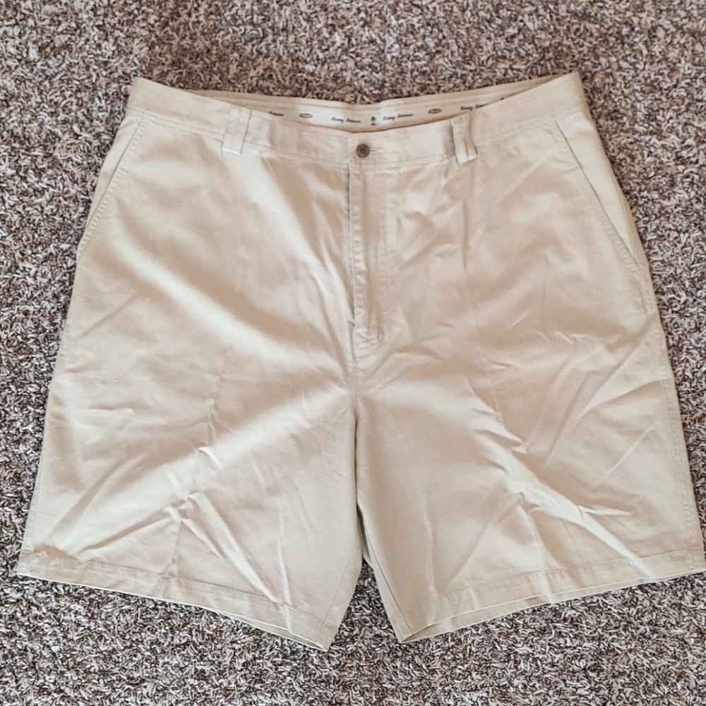 Tommy Bahama tan khaki shorts size 42